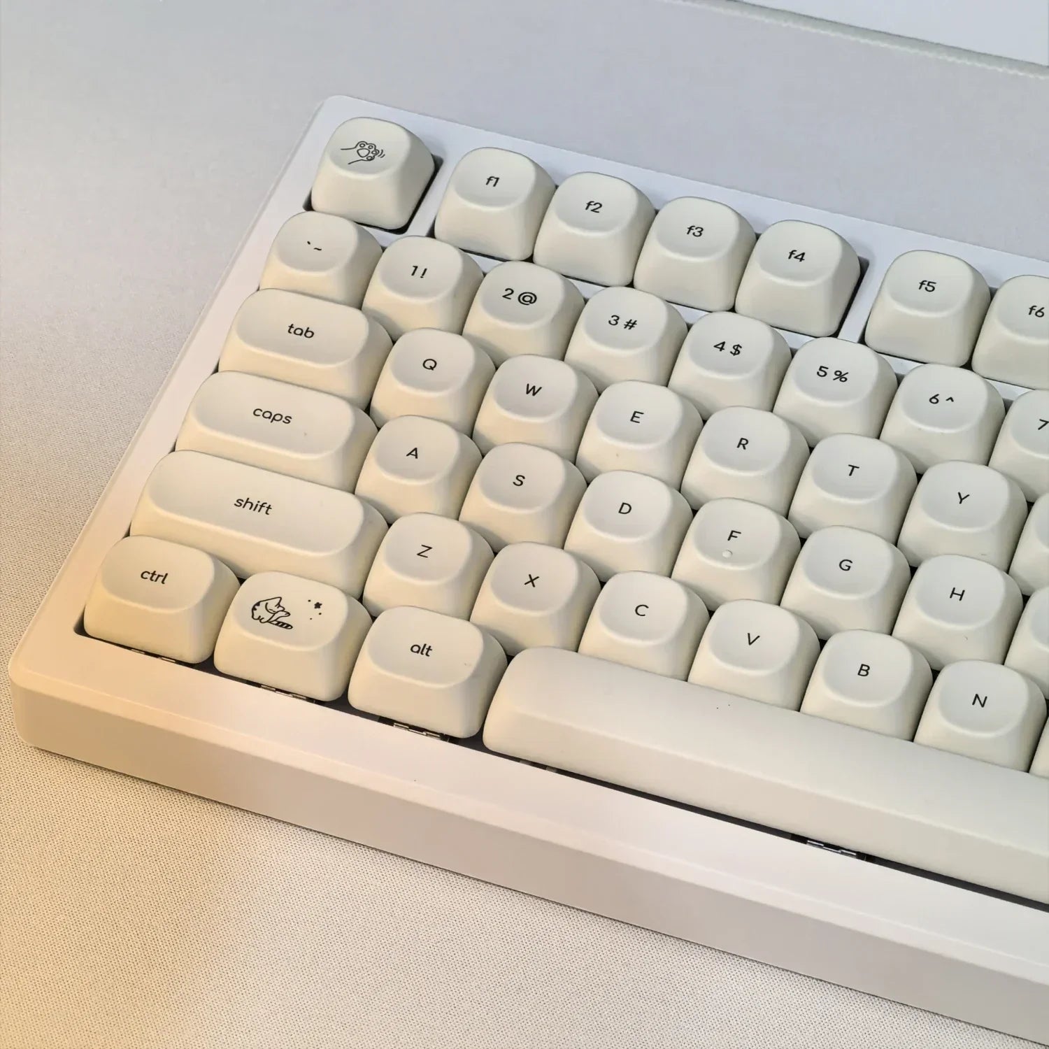 Milky White Cat PBT Keycaps: Ultimate MOA Custom Upgrade